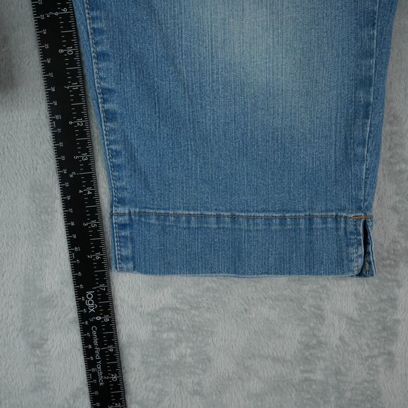 Bandolino Blu Jeans Capris Womens 8 Blue Midrise Light Wash Stretch 16.5" Inseam - Picture 7 of 11